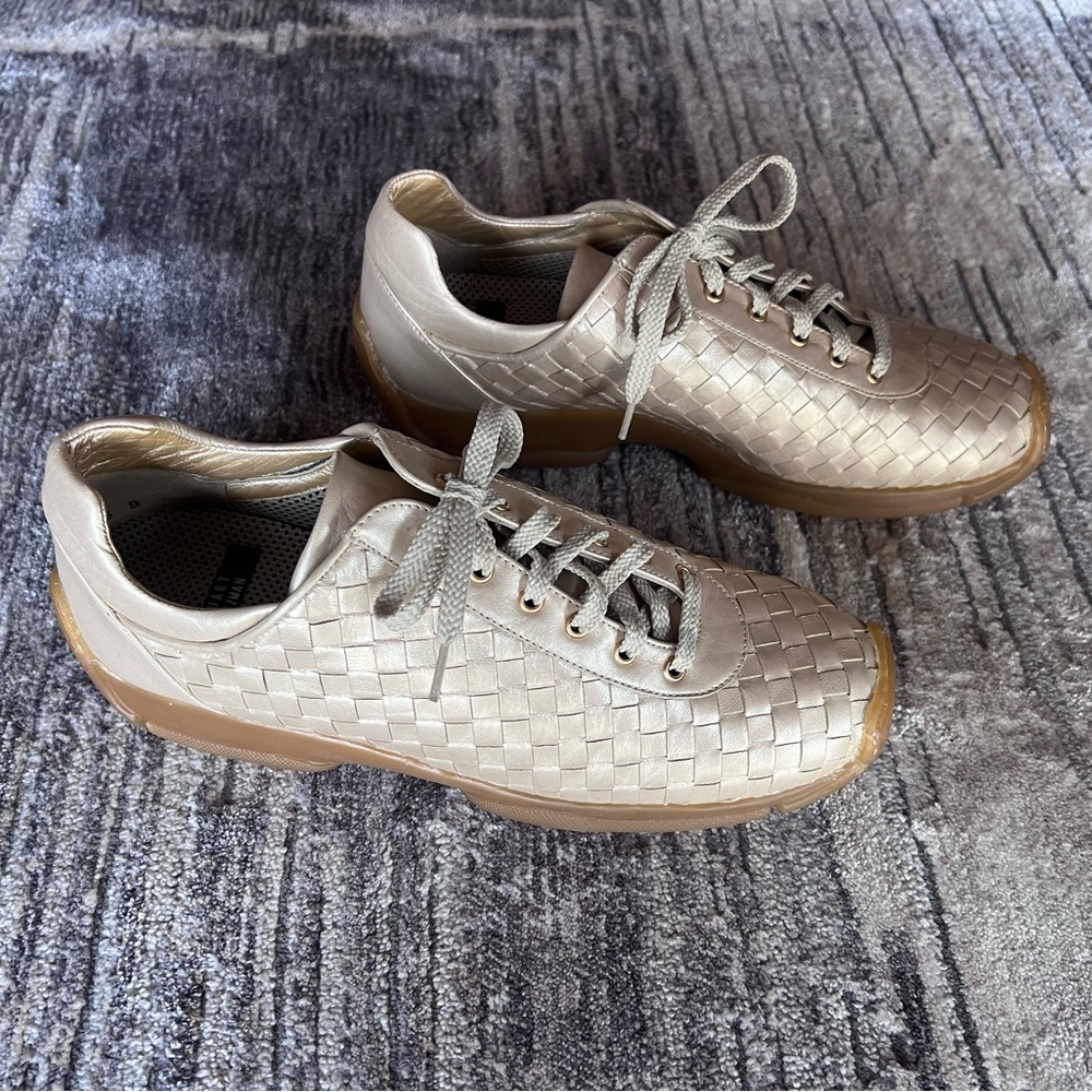 Stuart weitzman NEW gold leather sneaker size 7 regular or 6 narrow